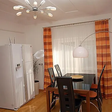Prijemne Misto Pro Odpocinek S Bazenem Villa