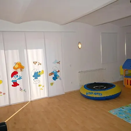 Prijemne Misto Pro Odpocinek S Bazenem Villa *