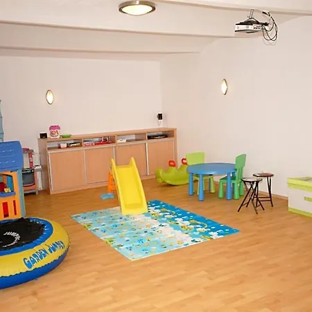 Prijemne Misto Pro Odpocinek S Bazenem Villa
