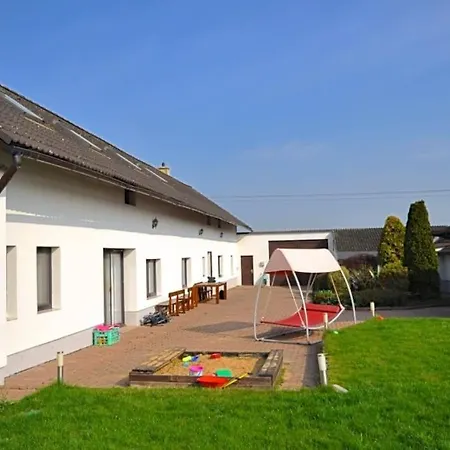 Prijemne Misto Pro Odpocinek S Bazenem Villa *